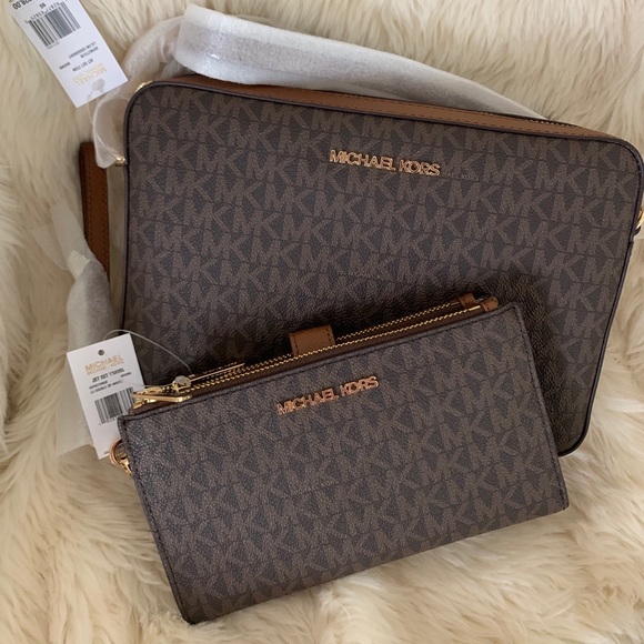 Michael Kors Handbags - MICHAEL KORS CROSSBODY/DOUBLE ZIP WRISTLET…